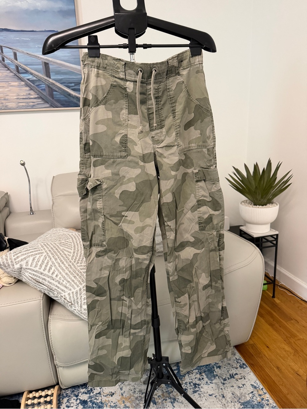 Hollister Men's Olive Camo Drawstring Cargo Pants